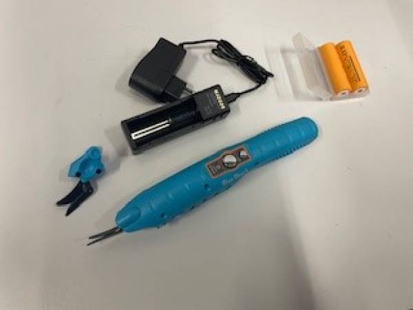 Ciseau Blue Shark avec piles 